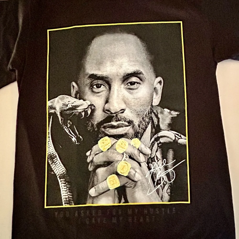 NWOT NBA LA Lakers Kobe Bryant Mamba Basketball Print T-Shirt Men’s Large - Picture 1 of 7